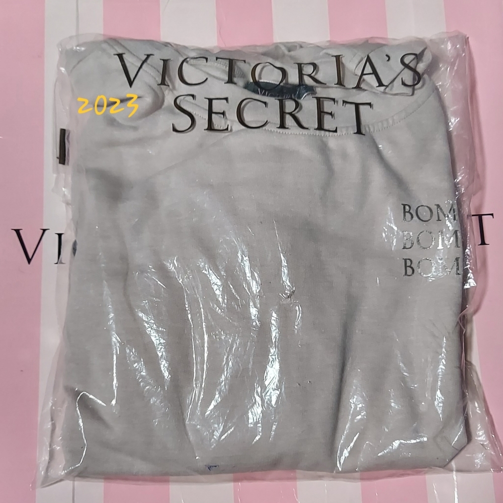 Victoria secret Fleece Crewneck Size Medium NIP - Picture 4 of 11